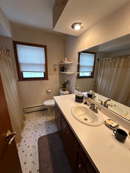 Building Photo - 204 Nolden Ln