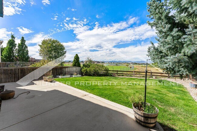 Building Photo - Stunning Home with Washer/Dryer and Central AC