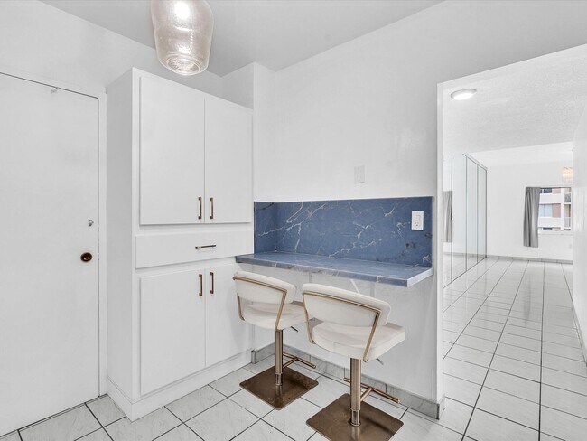 Building Photo - 500 Bayview Dr
