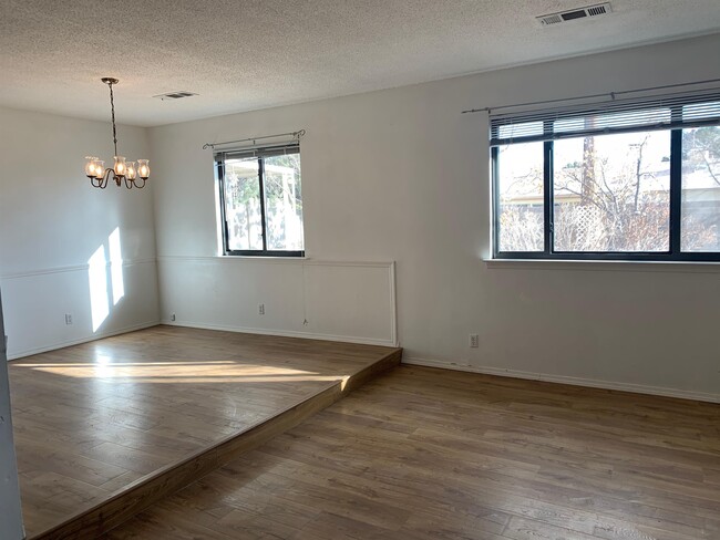 Building Photo - 12204 Baja Dr NE