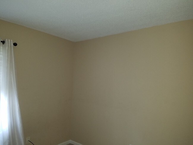 Building Photo - 2 BRM CONDO