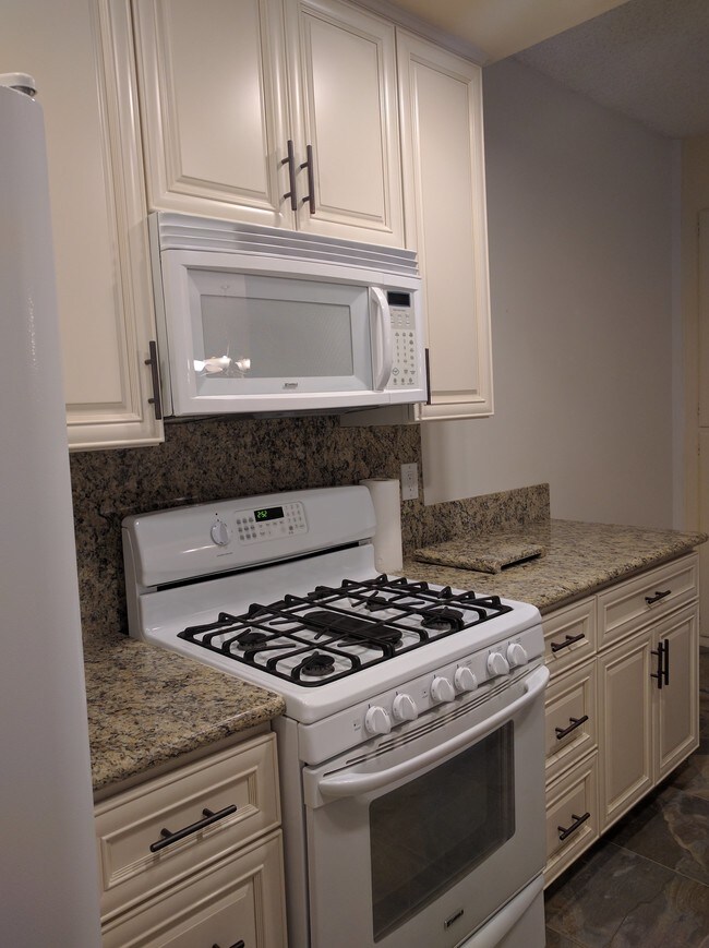 convection oven and microwave - 10021 Tabor St