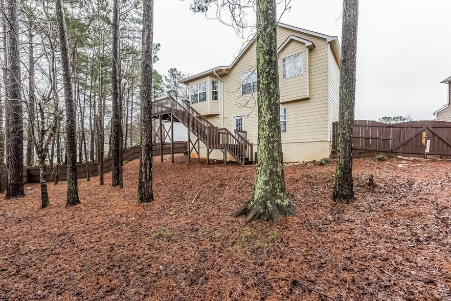 Building Photo - 2704 Lake Park Ridge E