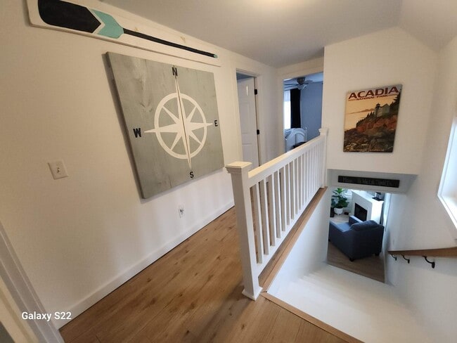 Building Photo - Beautiful Coastal Cottage with Water Views...