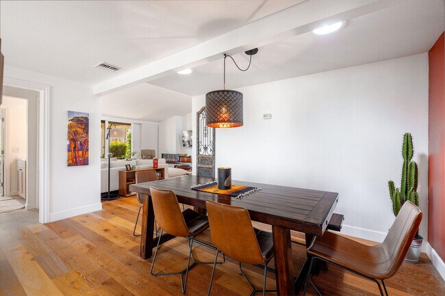 Building Photo - 48910 Noline Pl