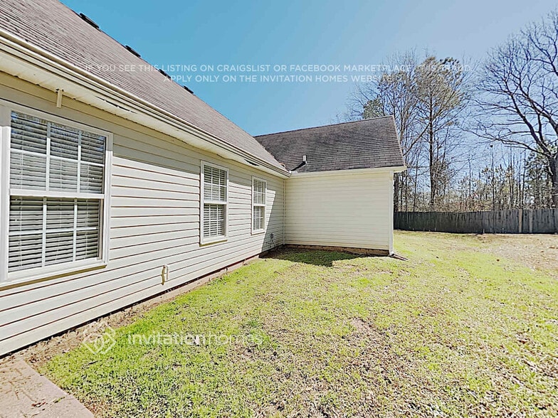 Building Photo - 520 Hamlet Dr