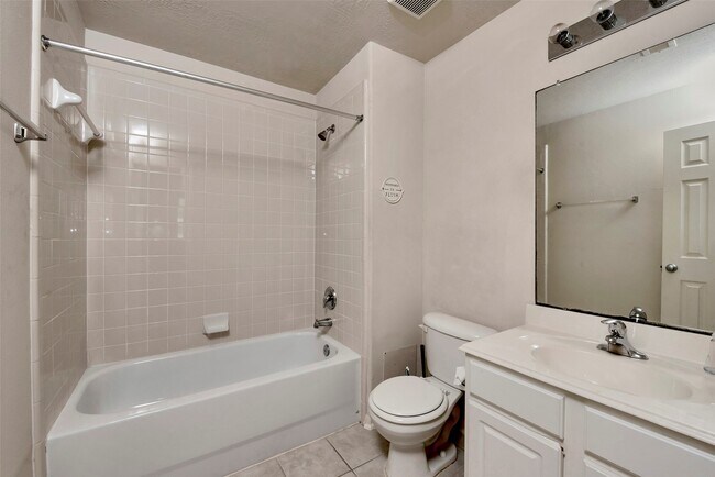 Building Photo - 2239 Waxwing Dr