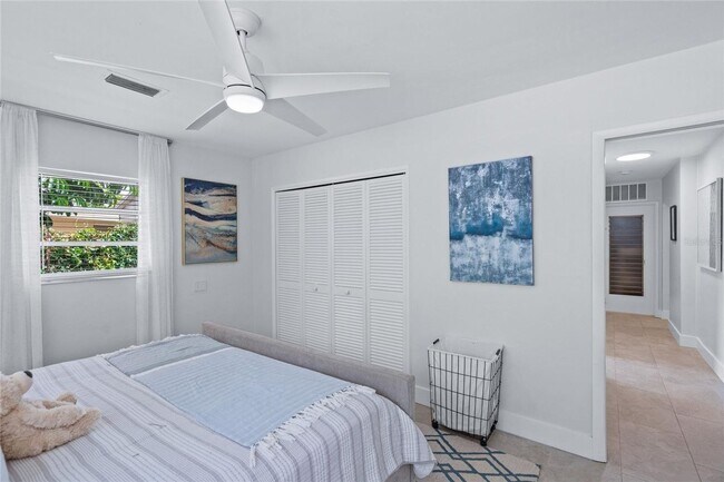 Building Photo - 2/2 luxury pool home in Sarasota, unfurnished annual rental