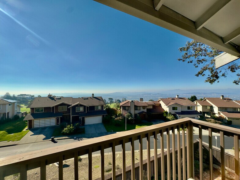 Building Photo - 2221 Pinehurst Way