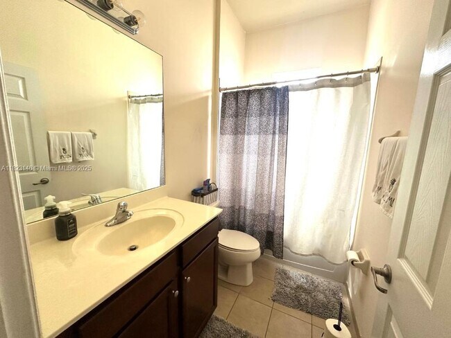 Building Photo - 9050 SW 170th Ct