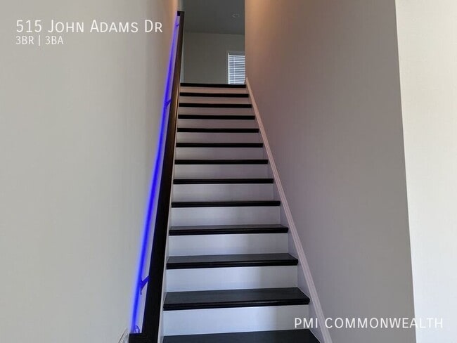 Building Photo - 515 John Adams Dr NW