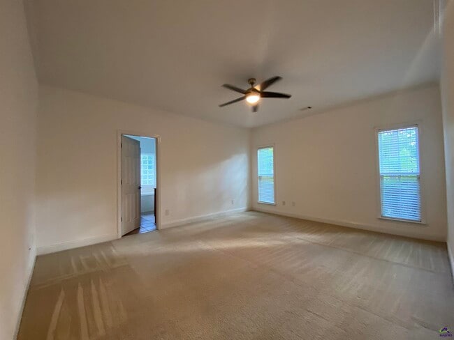 Building Photo - 408 Stathams Way