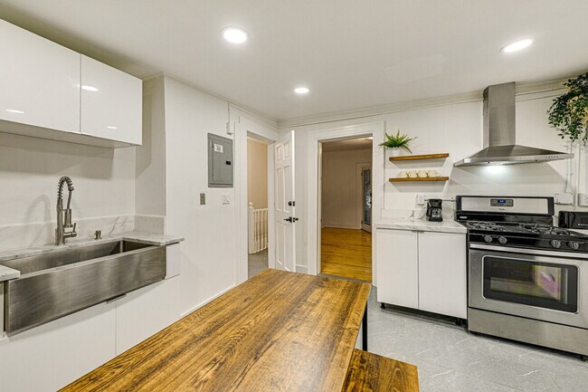 Building Photo - 81 Southside Ave