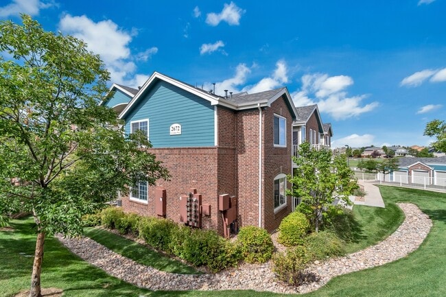 Building Photo - Updated, 3 Bed Condo in Aurora!!!!