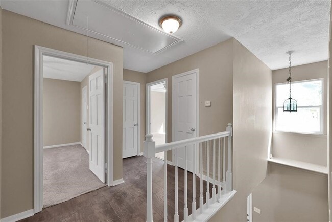 Building Photo - 696 Ravensworth Dr