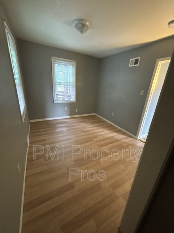 Building Photo - 6712 W Villard Ave