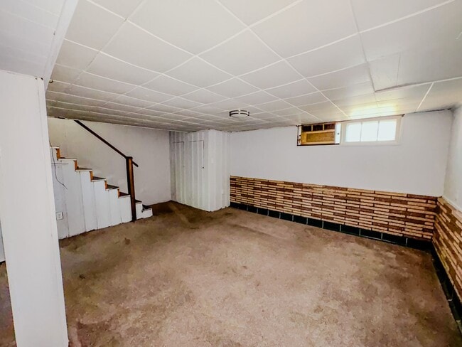 Building Photo - Charming Mid-Century Townhouse in Baltimor...