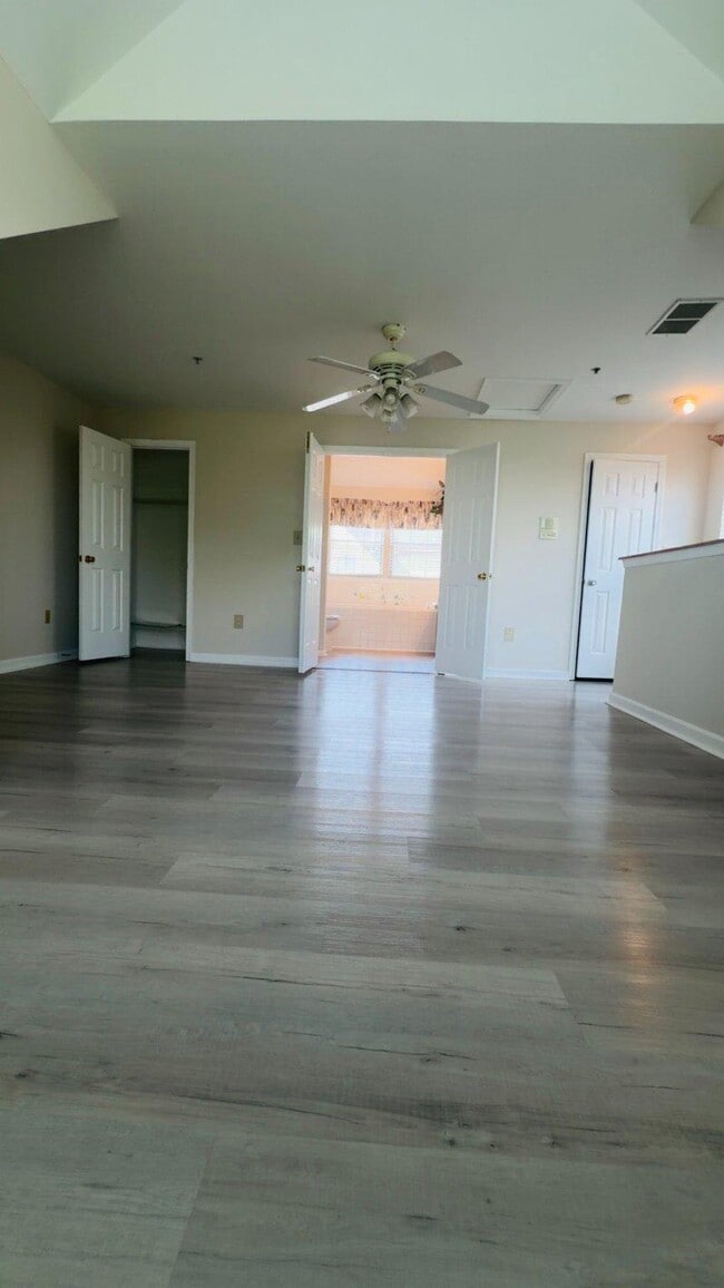 Building Photo - 6615 Buskin Ln