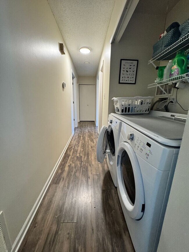 Building Photo - Newly remodeled Eastside home
