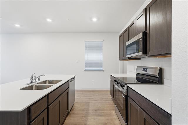 Building Photo - 215 Arbor Dr