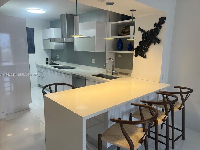 Building Photo - 100 Lincoln Rd