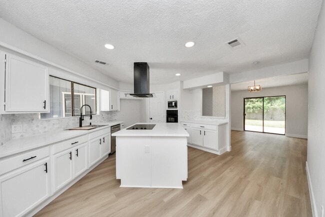 Building Photo - 7427 Willow Oak Dr