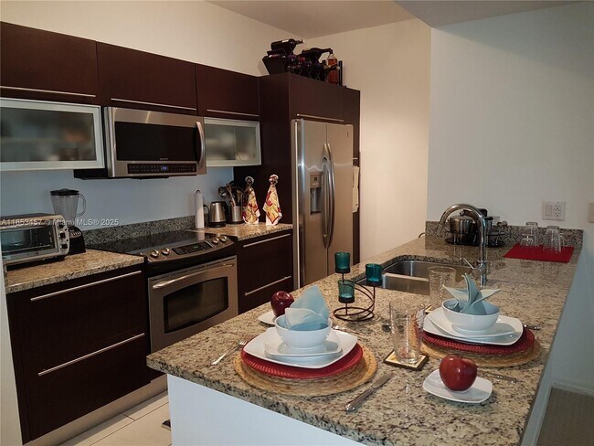 Building Photo - 950 Brickell Bay Dr