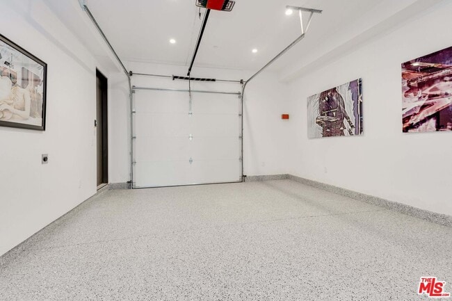 Building Photo - 417 1/2 N Curson Ave