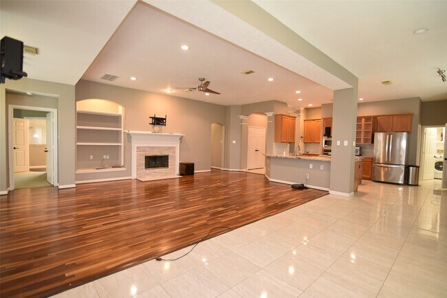 Building Photo - 122 Kentwood Ridge Ct