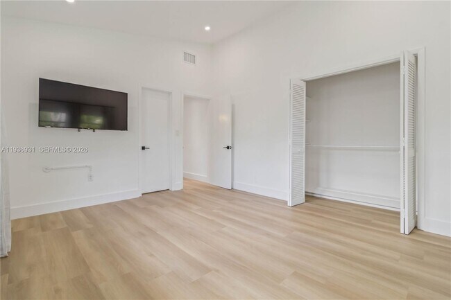 Building Photo - 900 Belle Meade Island Dr