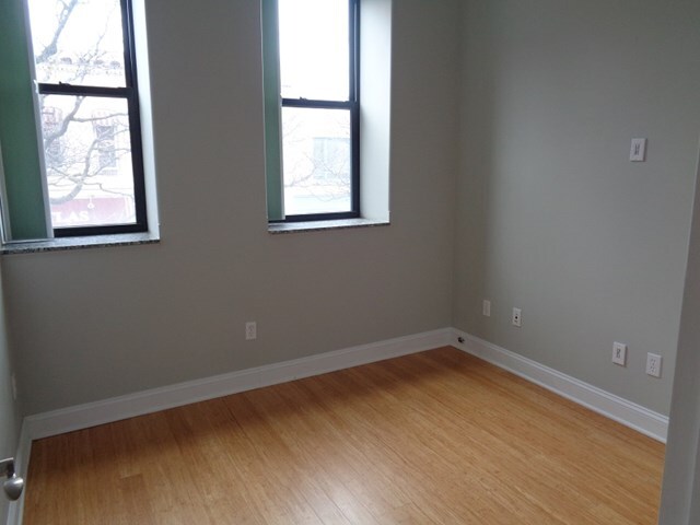 Building Photo - 34 E Market St