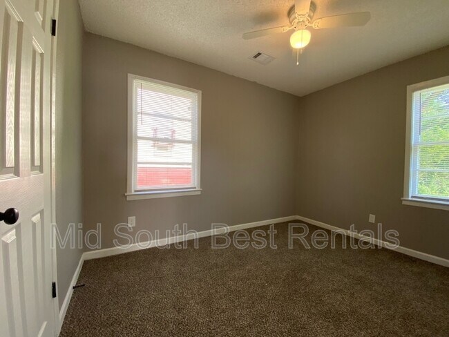 Building Photo - 436 W Brooks Rd