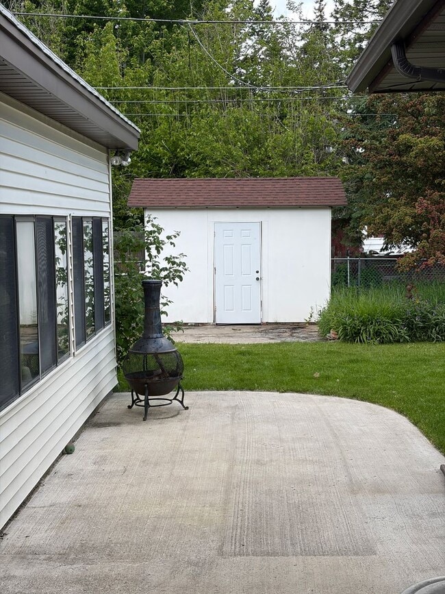 Building Photo - 4 Bedroom Unfurnished Home in Columbia Falls