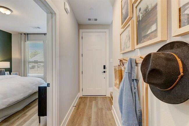 Building Photo - 5017 Claudia Dr