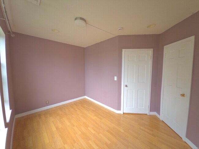 Building Photo - 421 Wethersfield Ave