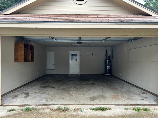 Building Photo - 411 Hickory Rd