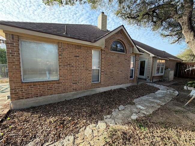 Building Photo - 1802 Shooting Star Cove