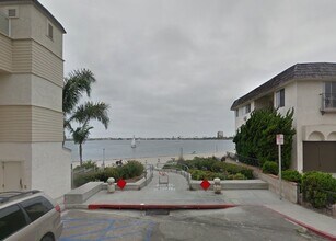 Building Photo - Location is Everything!  2 Minute Walk to the Sand of Mission Bay from Your Front Door!
