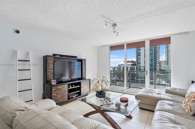 Building Photo - 1155 Brickell Bay Dr