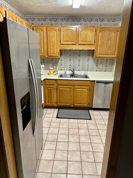 Building Photo - 2610 Mayfield Dr