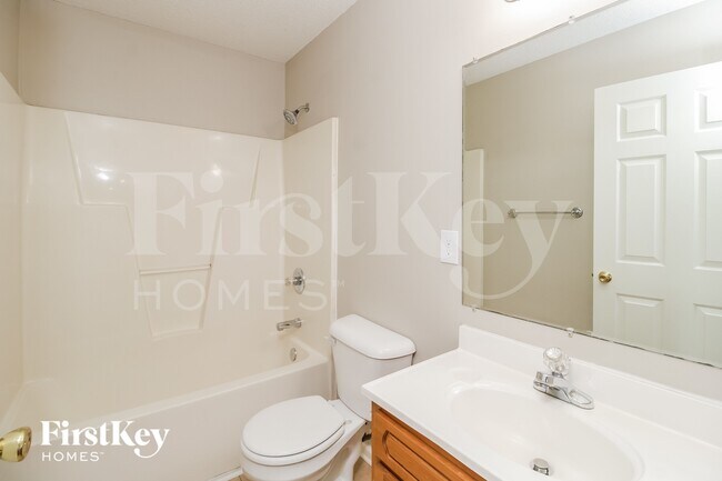 Building Photo - 422 Twin Valley Dr