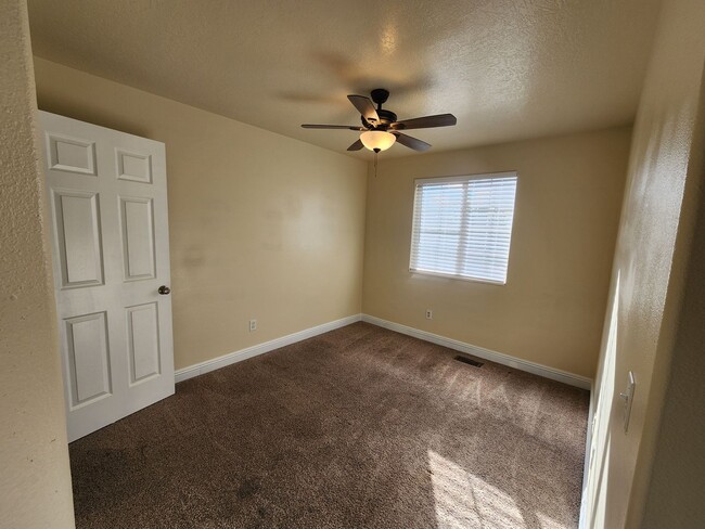 Building Photo - All new paint - super clean and move in ready.