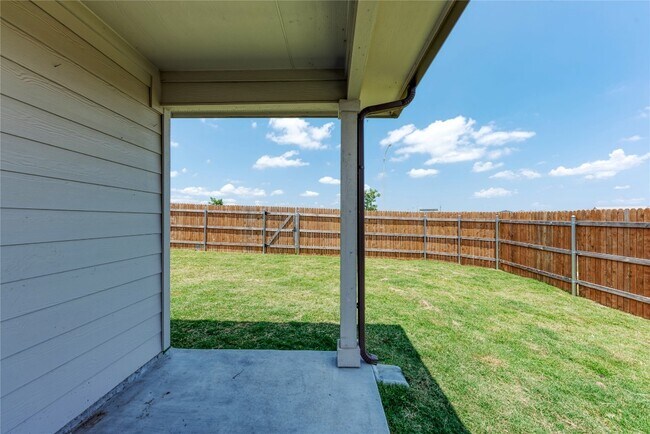 Building Photo - 105 Calgary Ln