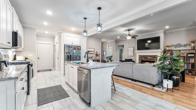 Building Photo - 3 Donington Cir