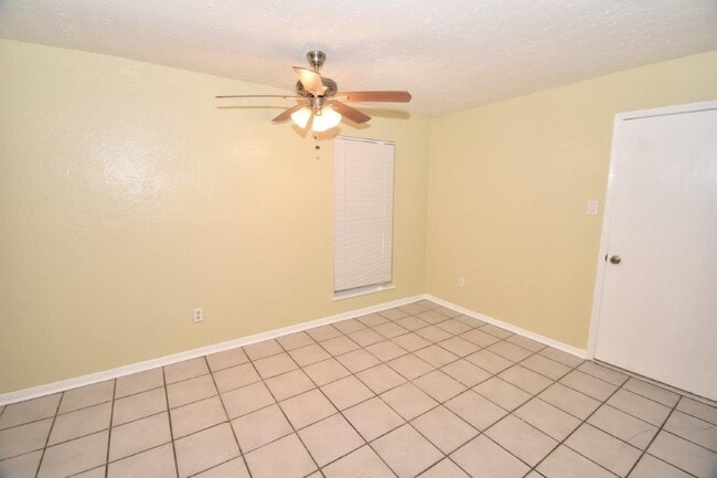 Building Photo - 4315 Jura Dr