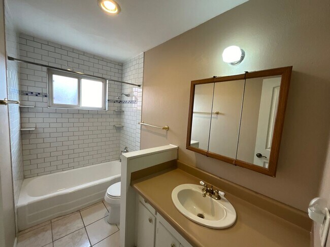 Building Photo - 4 Bedroom Single Story Home Available Near...
