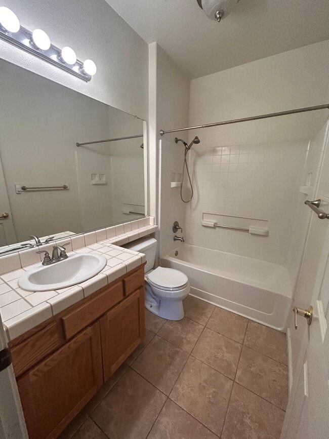 Building Photo - Open and spacious in Lemoore