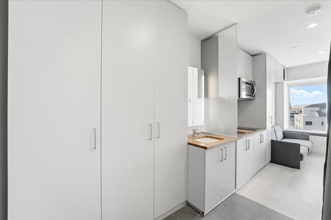 Building Photo - 190 ACADEMY St