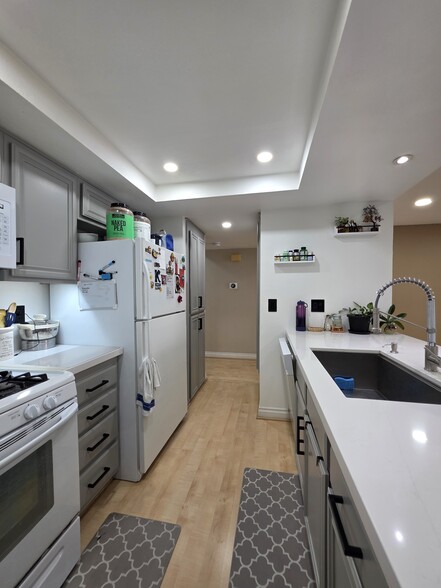 Building Photo - 9949 Scripps Westview Way