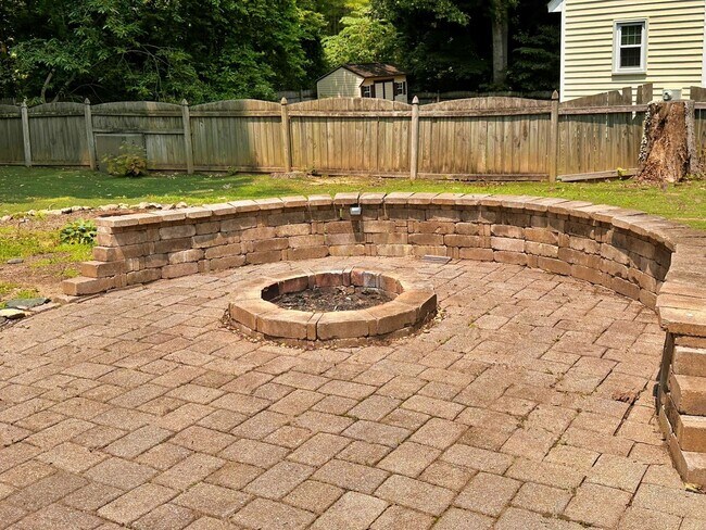 Building Photo - Updated Home in the Heart Of Chesterfield